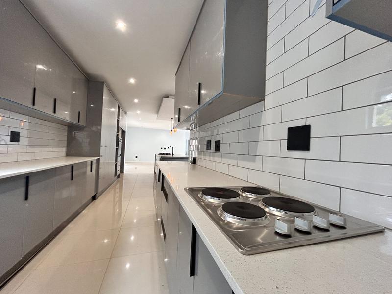 5 Bedroom Property for Sale in Melodie North West